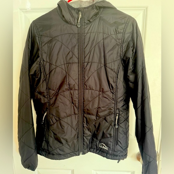 L.L. Bean Black Women's PrimaLoft Packaway Hooded Jacket - Picture 4 of 9